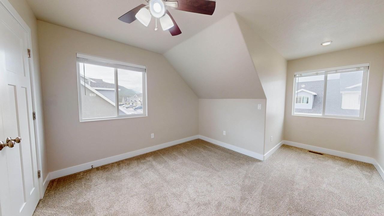 1563 W 1550 S - Photo 6 of 24