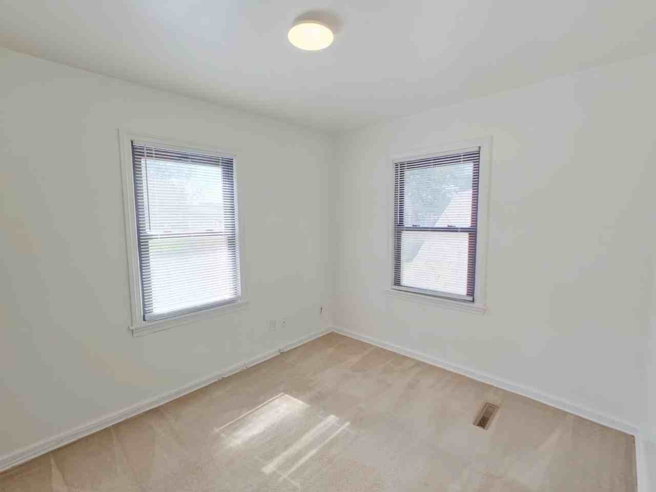 2257 S Minneapolis Ave - Photo 7 of 9