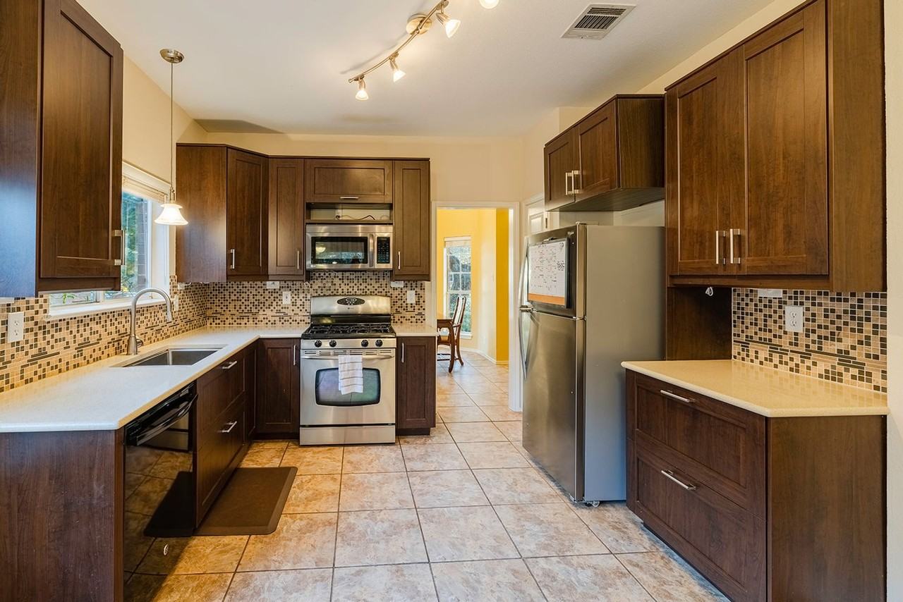 2402 Sparrow Dr - Photo 2 of 50