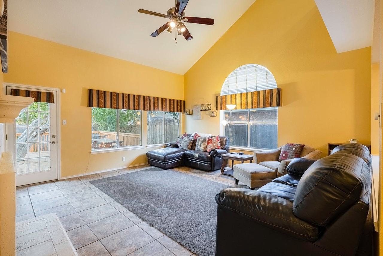 2402 Sparrow Dr - Photo 3 of 50