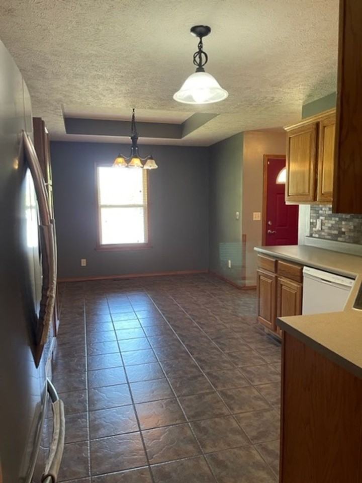 3666 W Vincent Dr - Photo 5 of 15