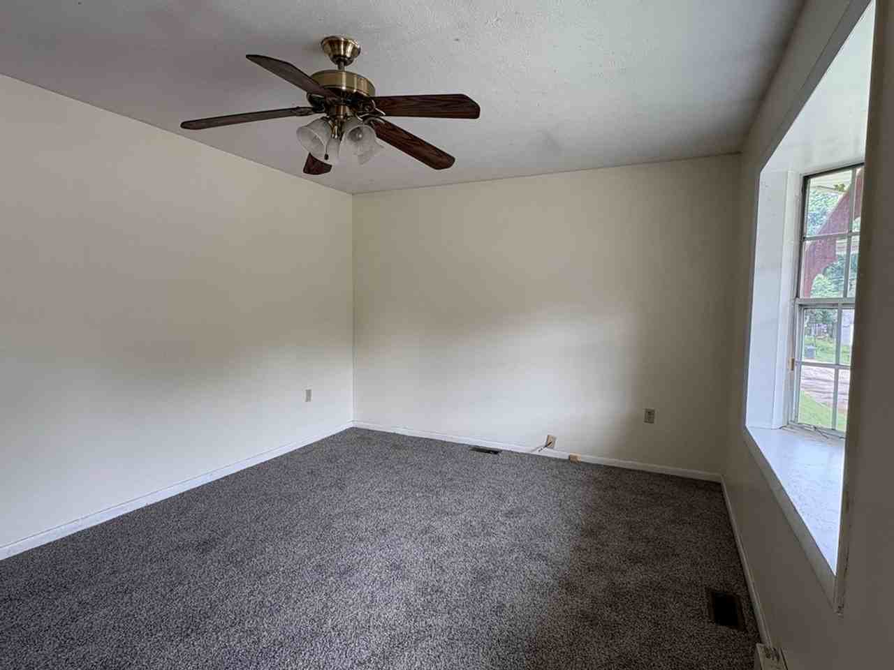 43 Oak St - Photo 2 of 11