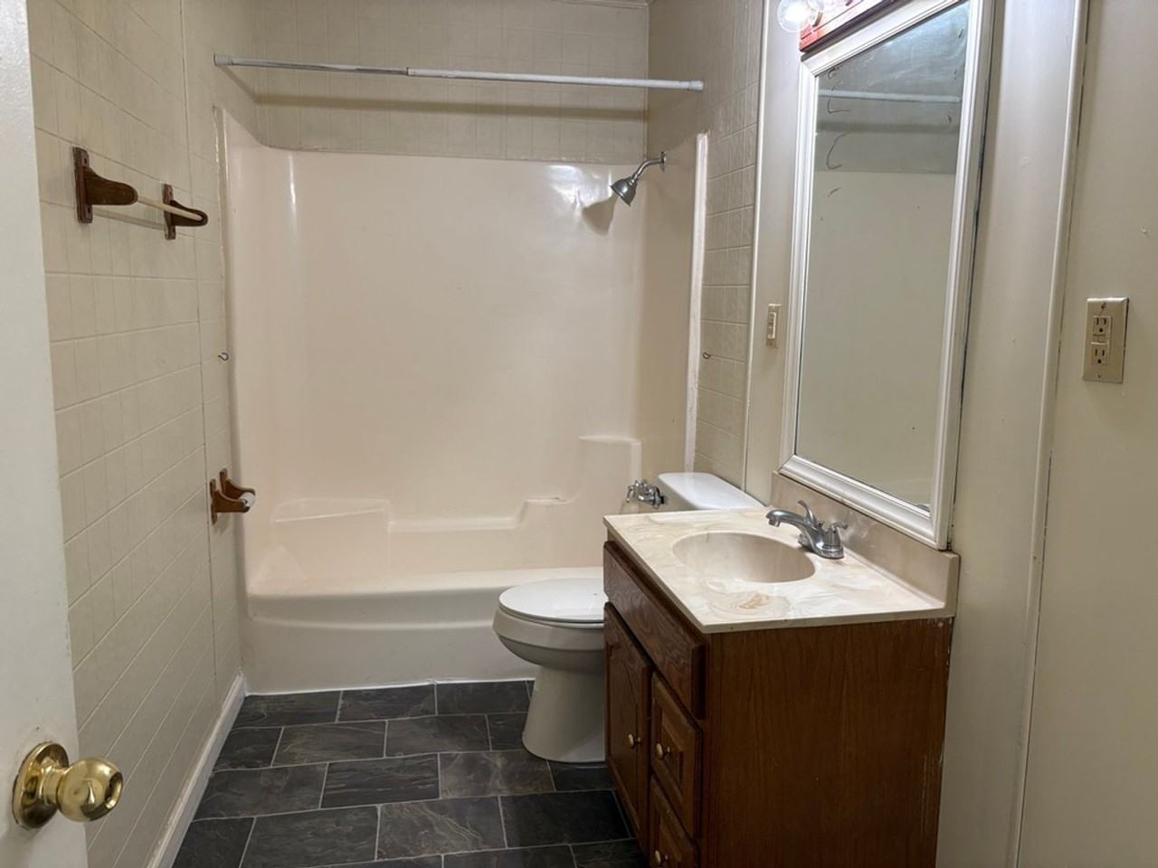 43 Oak St - Photo 6 of 11