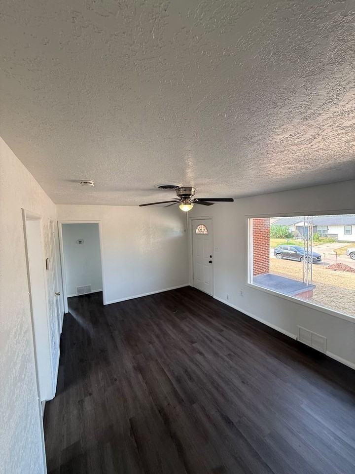2325 Nw 35th St - Photo 2 of 7