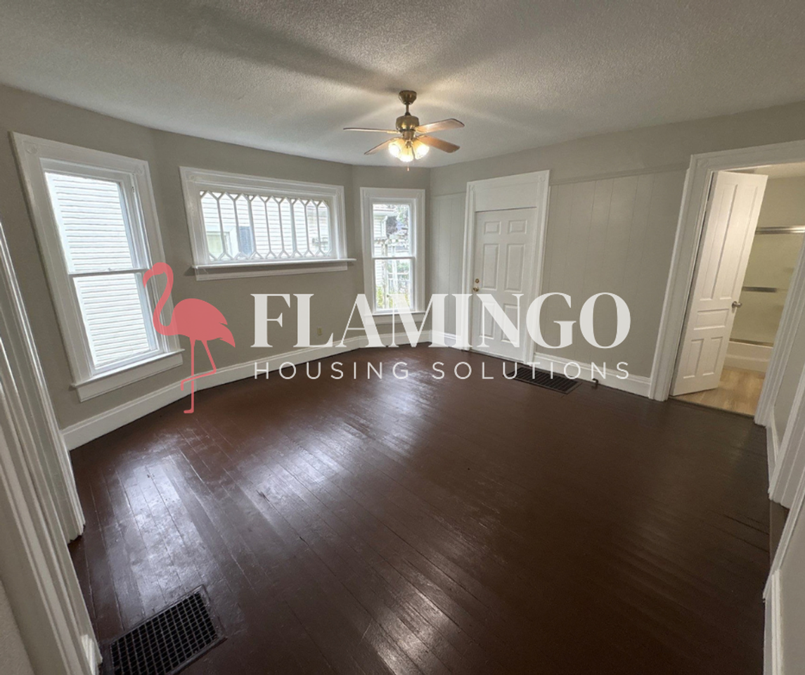 1342 Phillips Ave - Photo 6 of 19