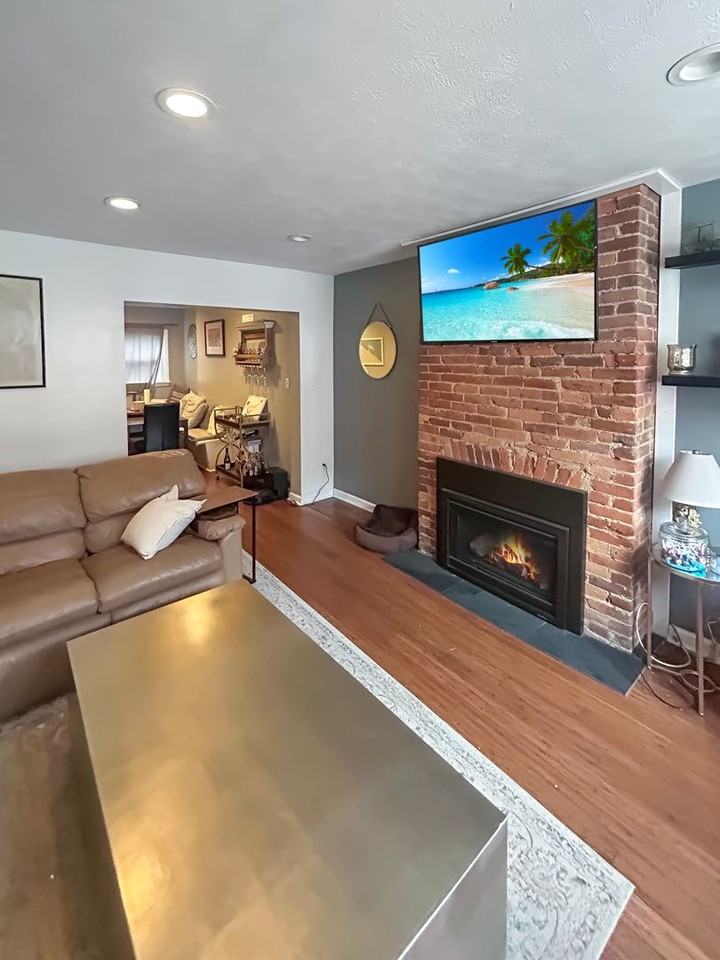 262 45th St - Photo 2 of 24