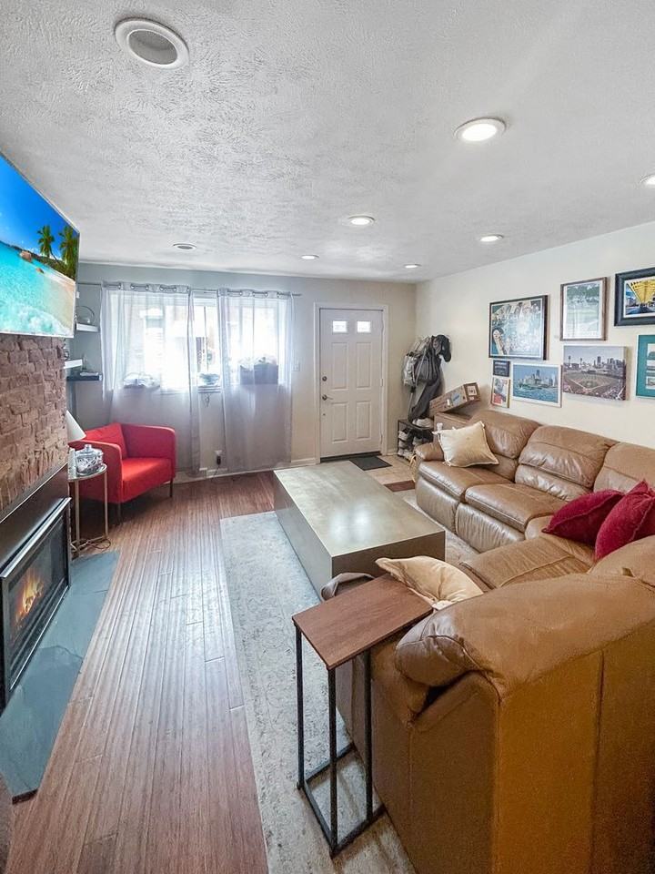 262 45th St - Photo 3 of 24