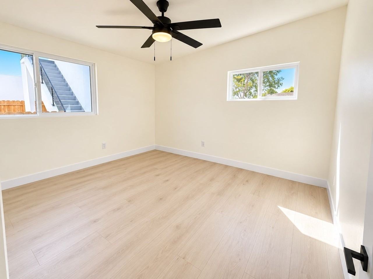 4602 Shoshoni Ave - Photo 5 of 10