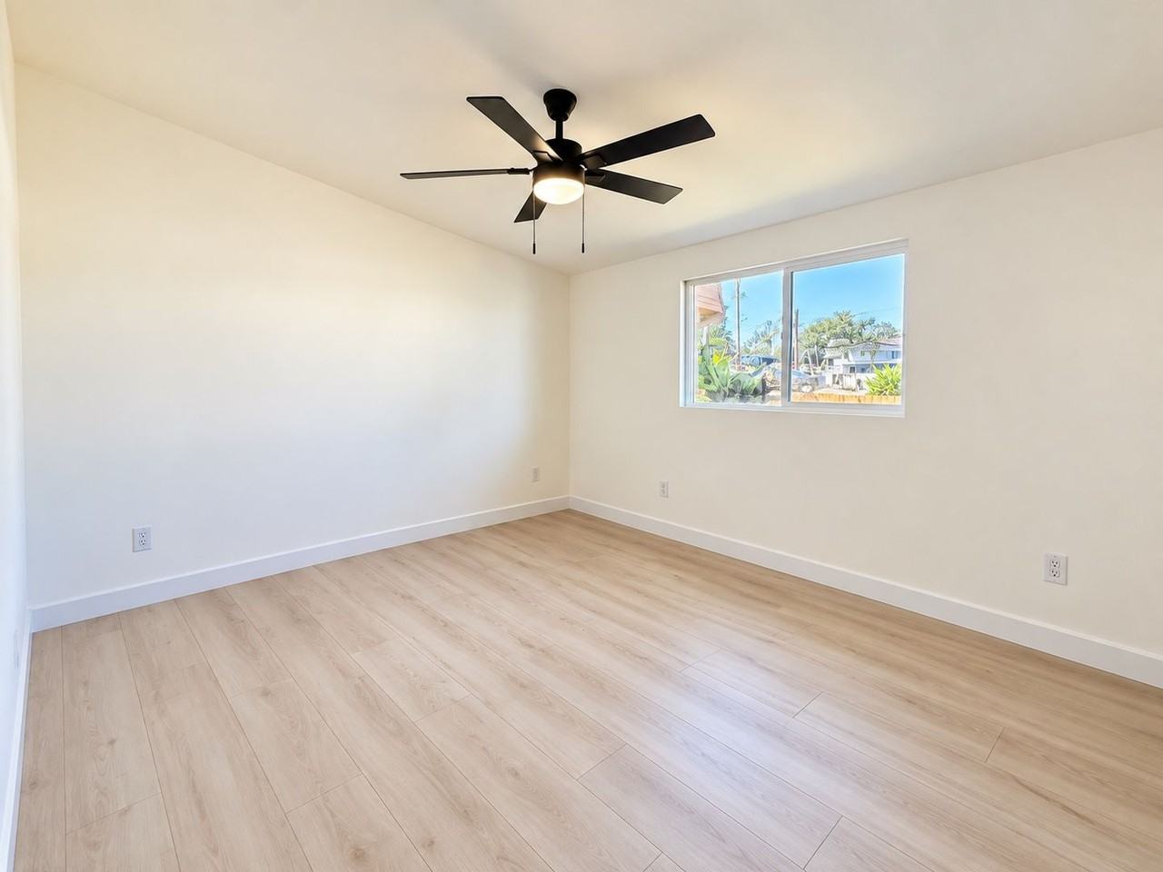 4602 Shoshoni Ave - Photo 7 of 10