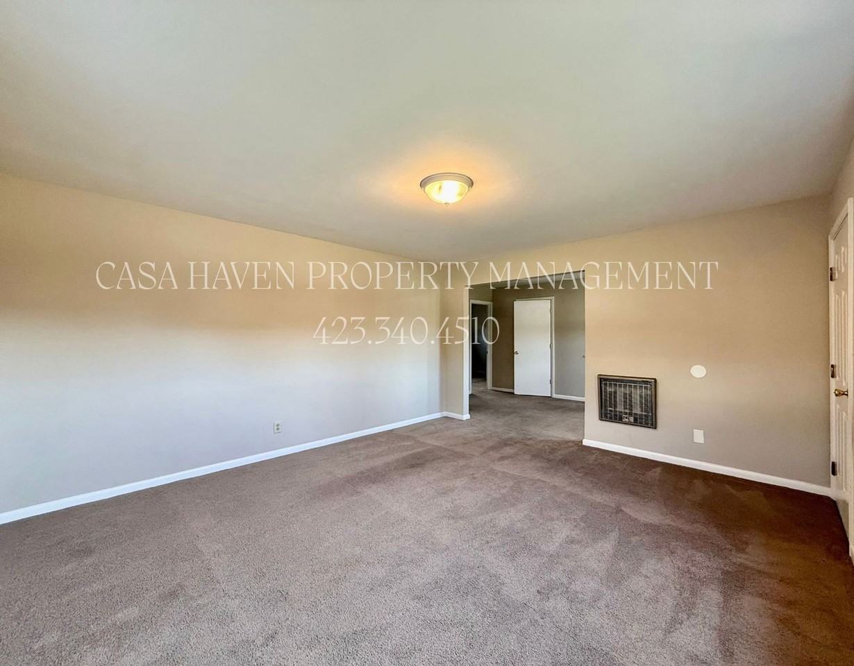 532 Vinton Ave - Photo 3 of 11