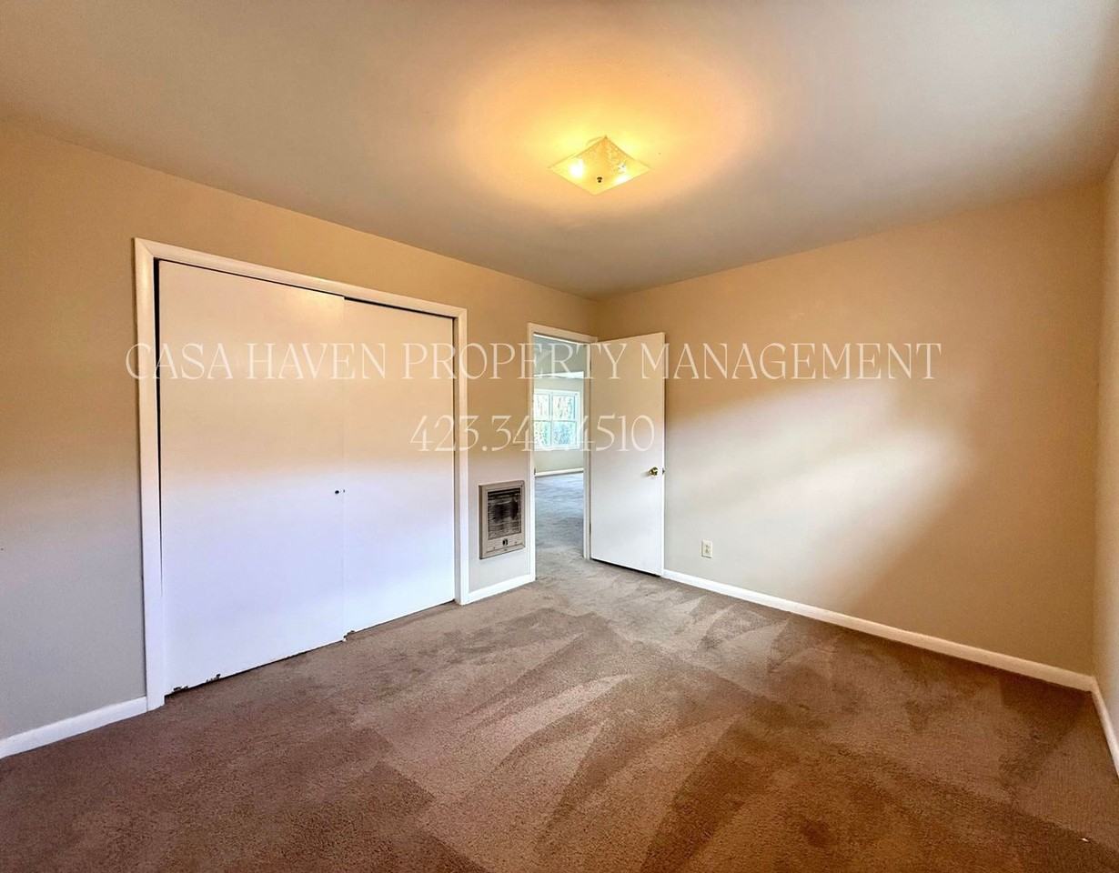 532 Vinton Ave - Photo 6 of 11