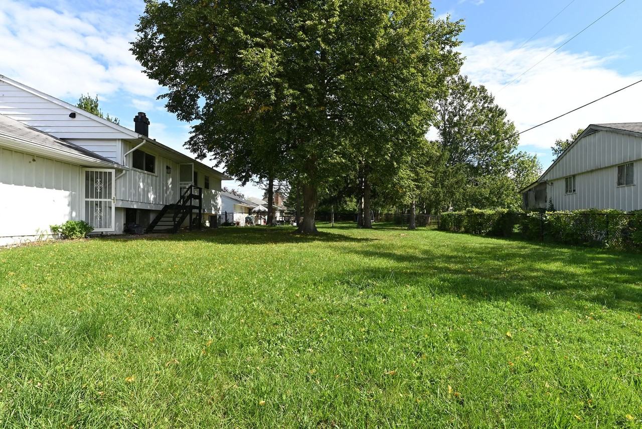 23580 Comstock Rd - Photo 4 of 27