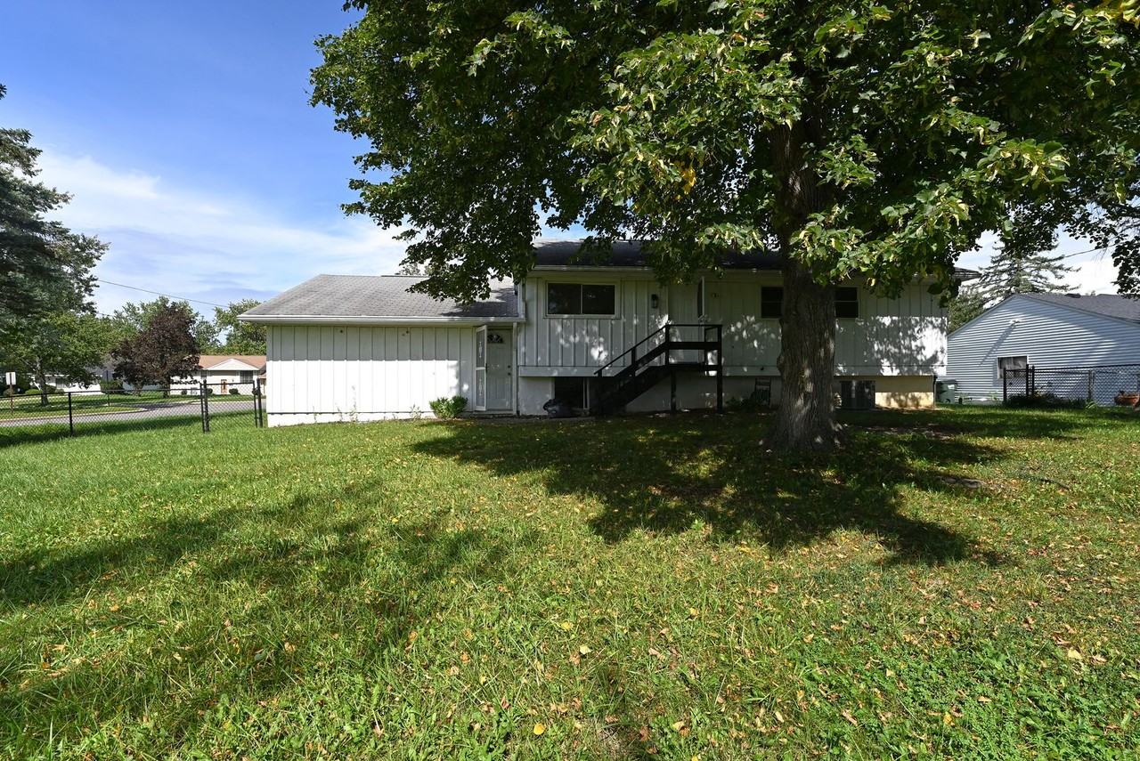 23580 Comstock Rd - Photo 6 of 27