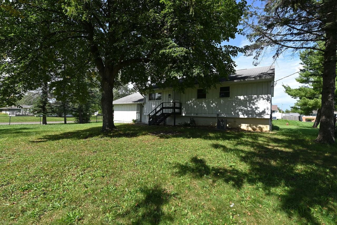 23580 Comstock Rd - Photo 7 of 27