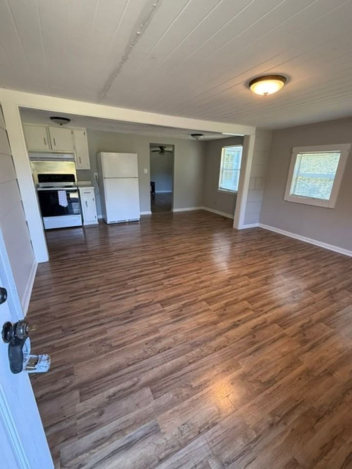 30 Henderson Rd - Photo 3 of 19