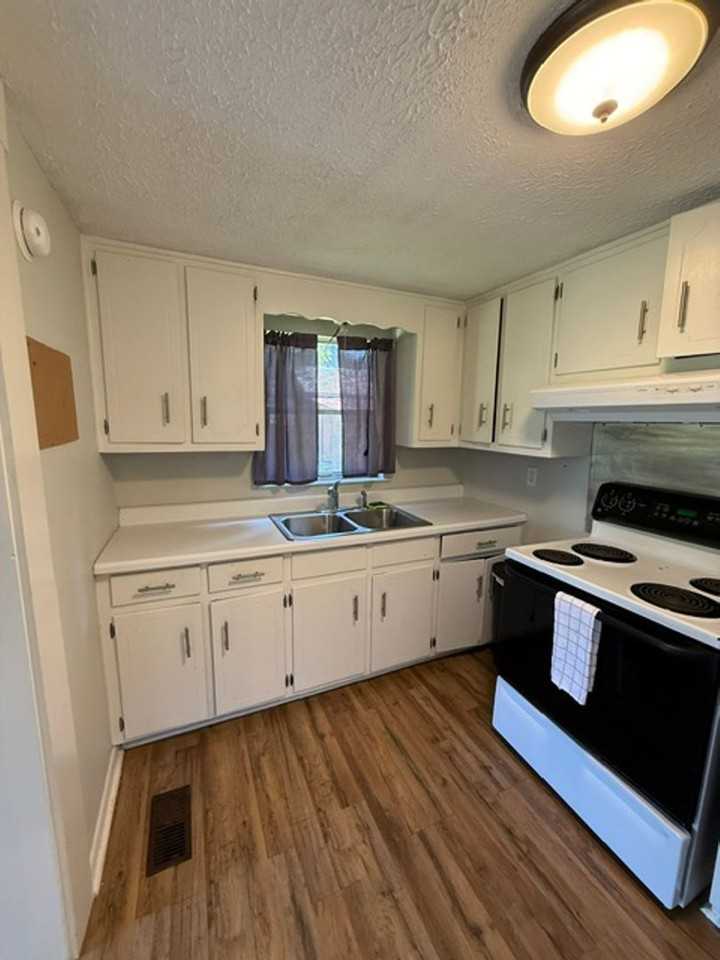 30 Henderson Rd - Photo 4 of 19