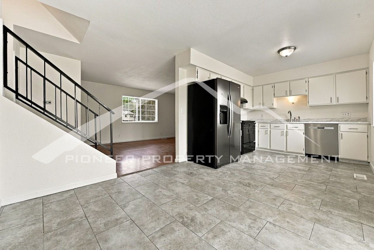 12854 E Florida Dr - Photo 6 of 23