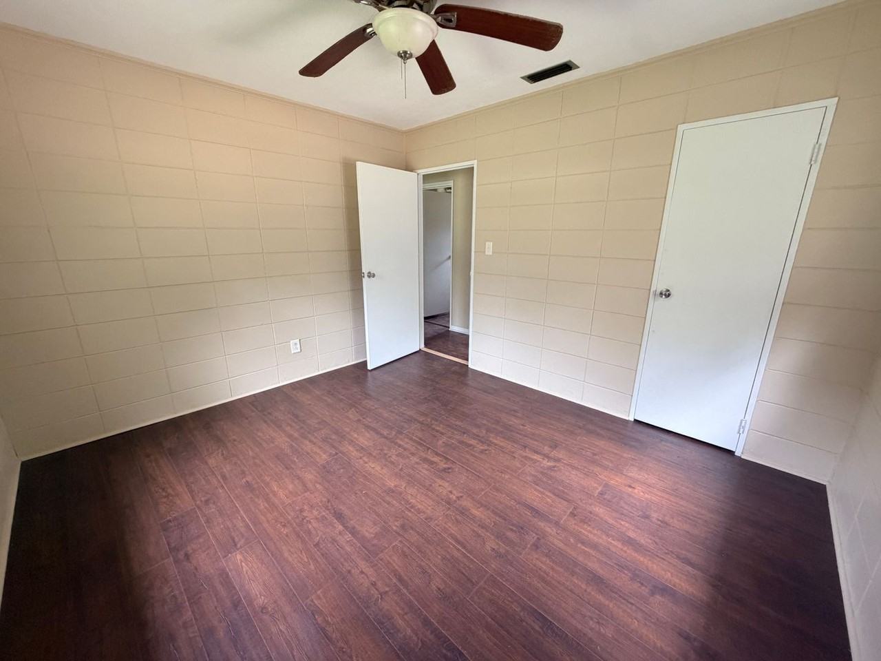 304 Simpson St - Photo 3 of 12