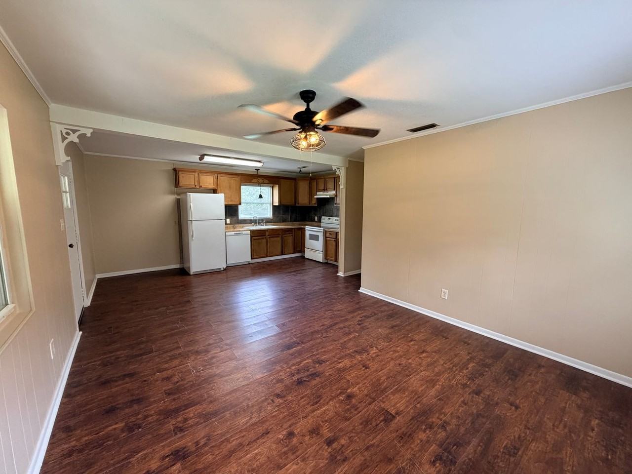 304 Simpson St - Photo 5 of 12