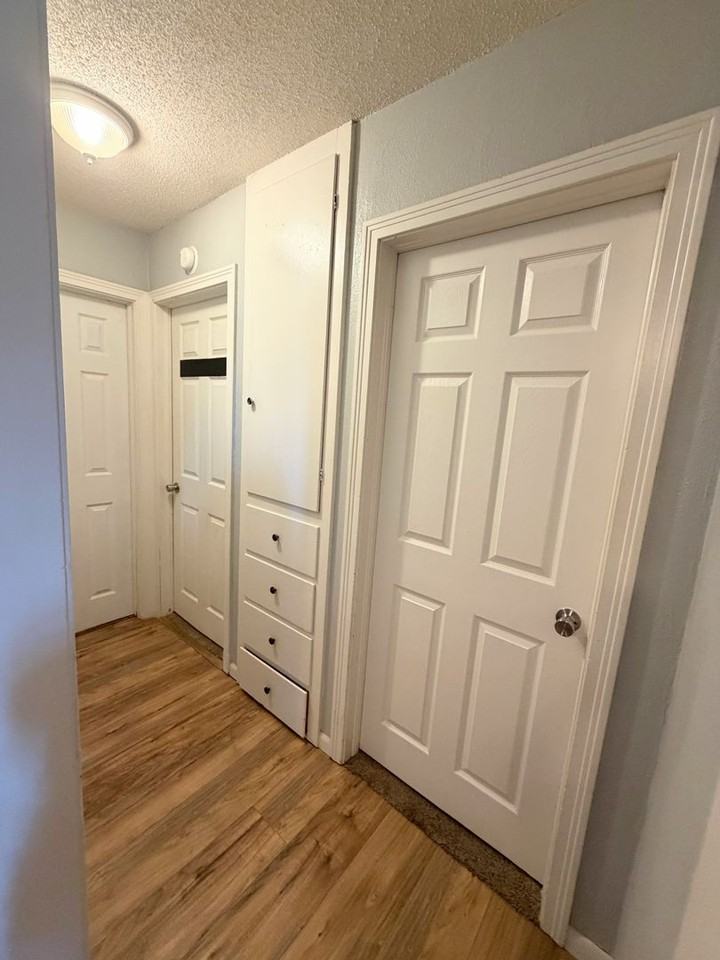 406 Justice St - Photo 3 of 8