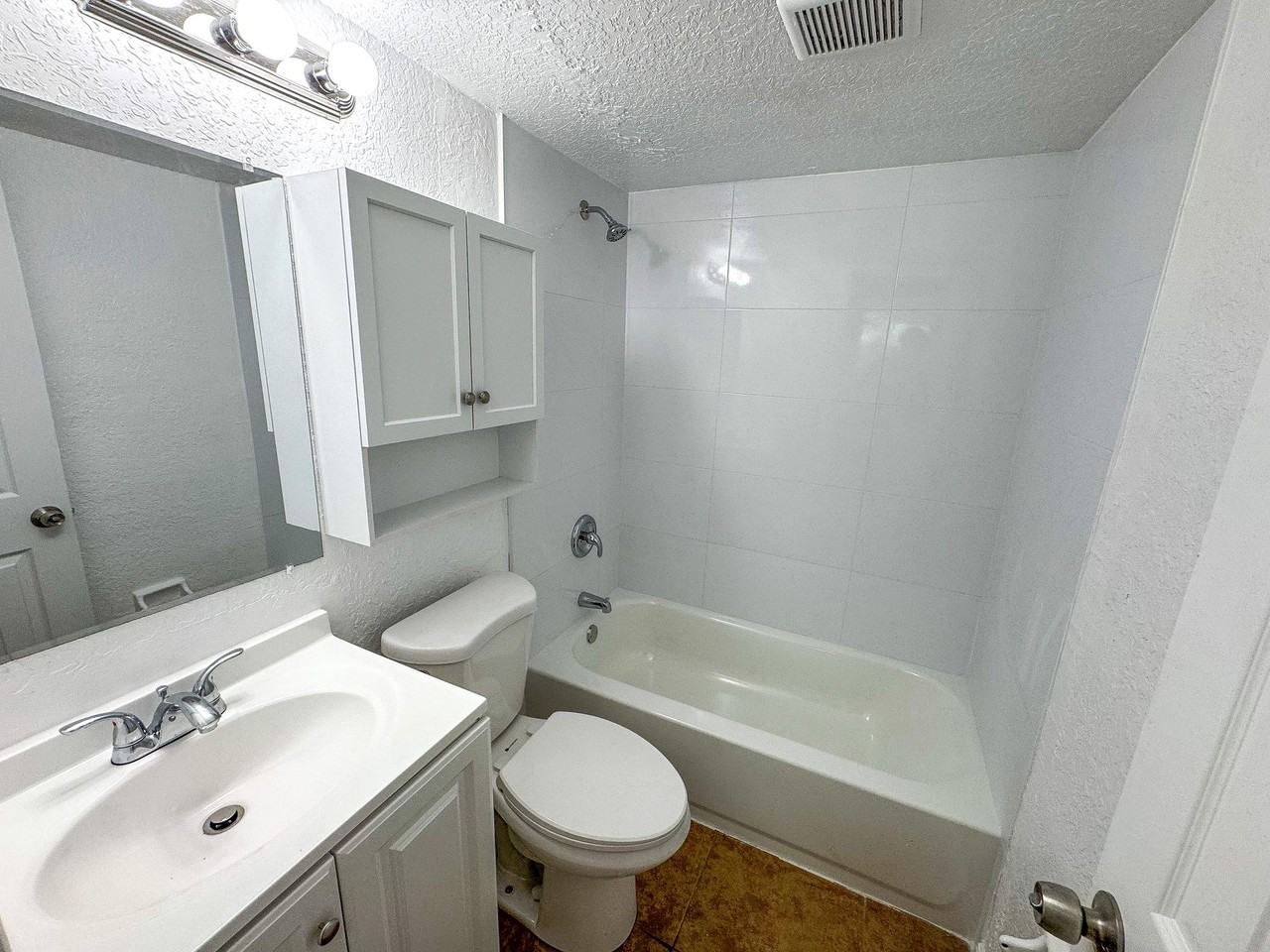 445 Sw 2nd St - Photo 7 of 26