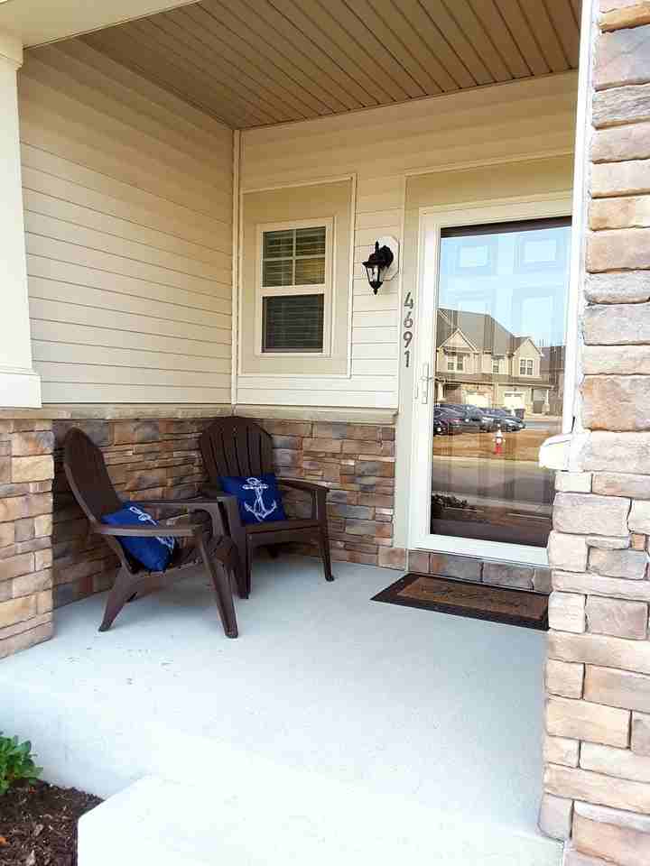 4691 Revolutionary Way - Photo 2 of 17