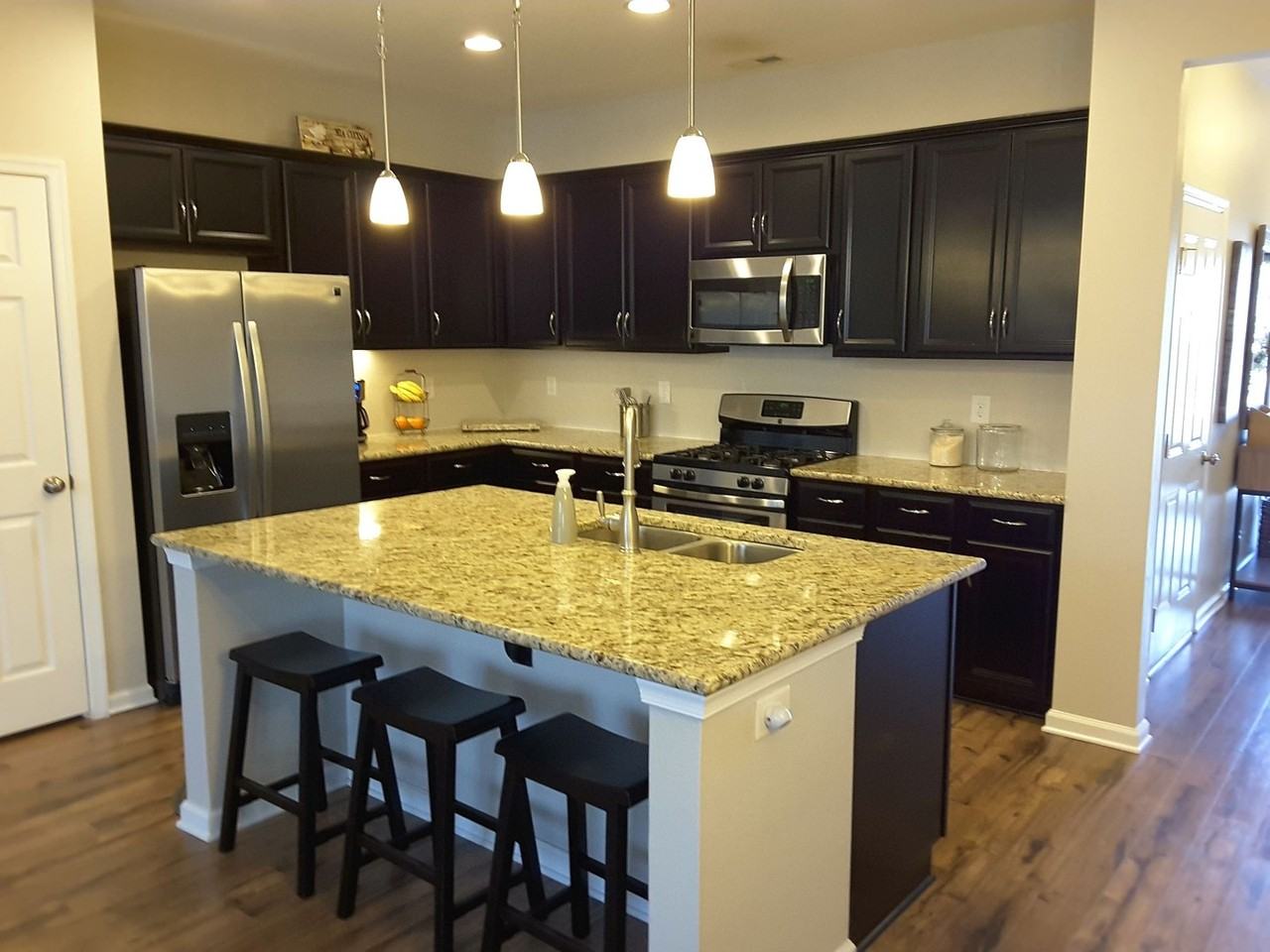 4691 Revolutionary Way - Photo 4 of 17