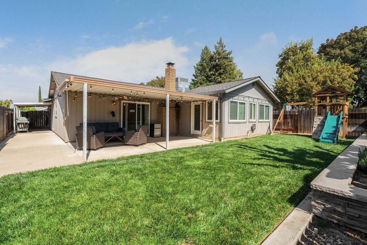 10222 Sunol Way - Photo 5 of 36