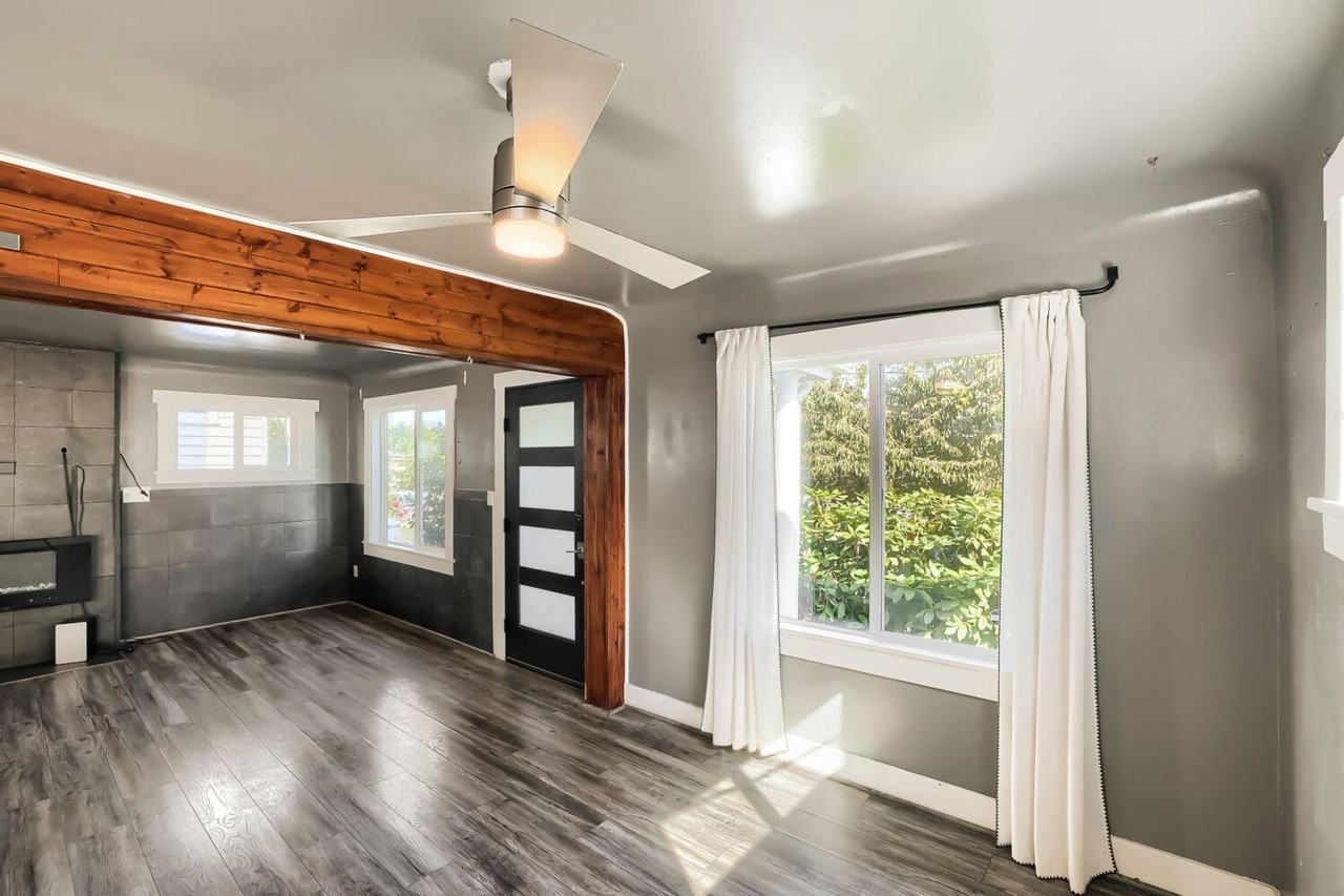 4315 5th Ave Ne - Photo 5 of 26