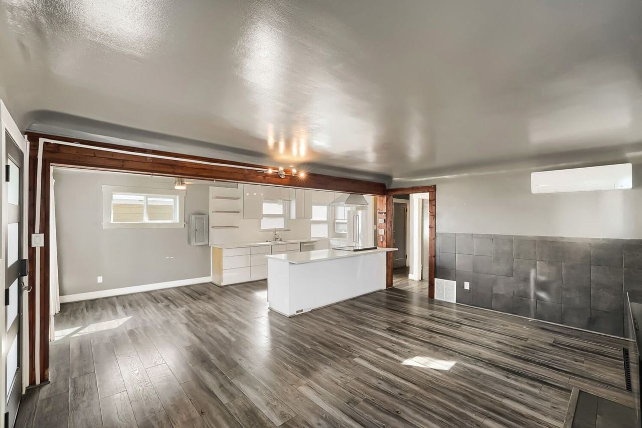 4315 5th Ave Ne - Photo 7 of 26