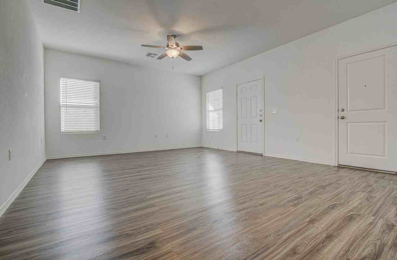 14112 Lyndora Ln - Photo 4 of 29