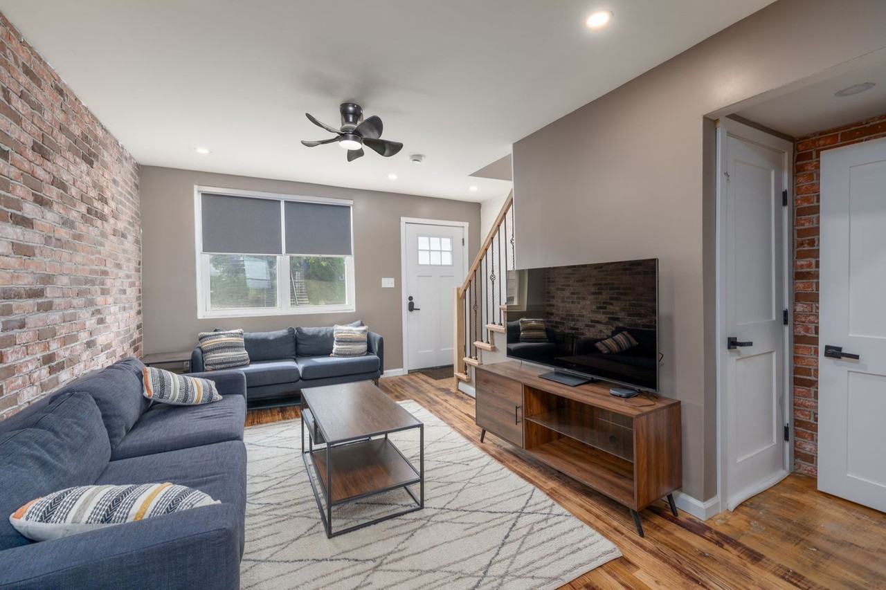 1055 Parksley Ave - Photo 2 of 30