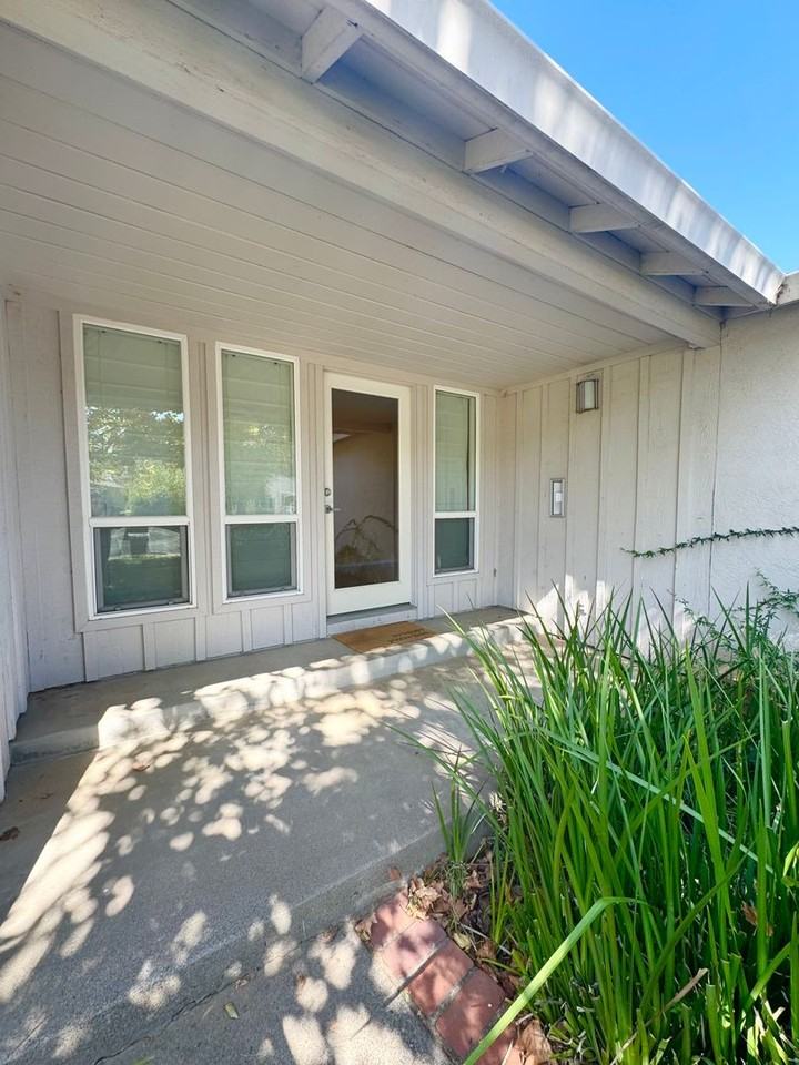 620 Lincoln St - Photo 2 of 21