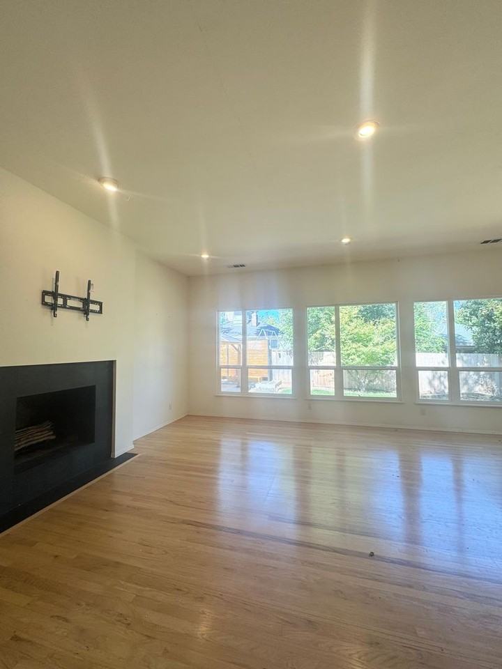 620 Lincoln St - Photo 6 of 21