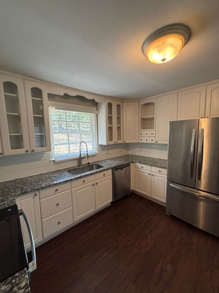 198 Barker Rd - Photo 5 of 14
