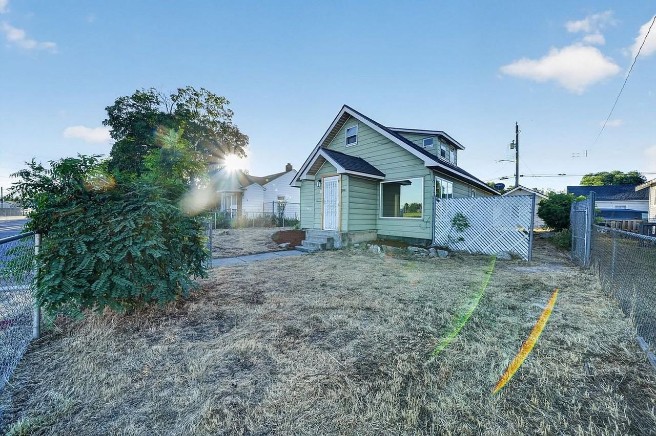 1503 E Wellesley Ave - Photo 2 of 46