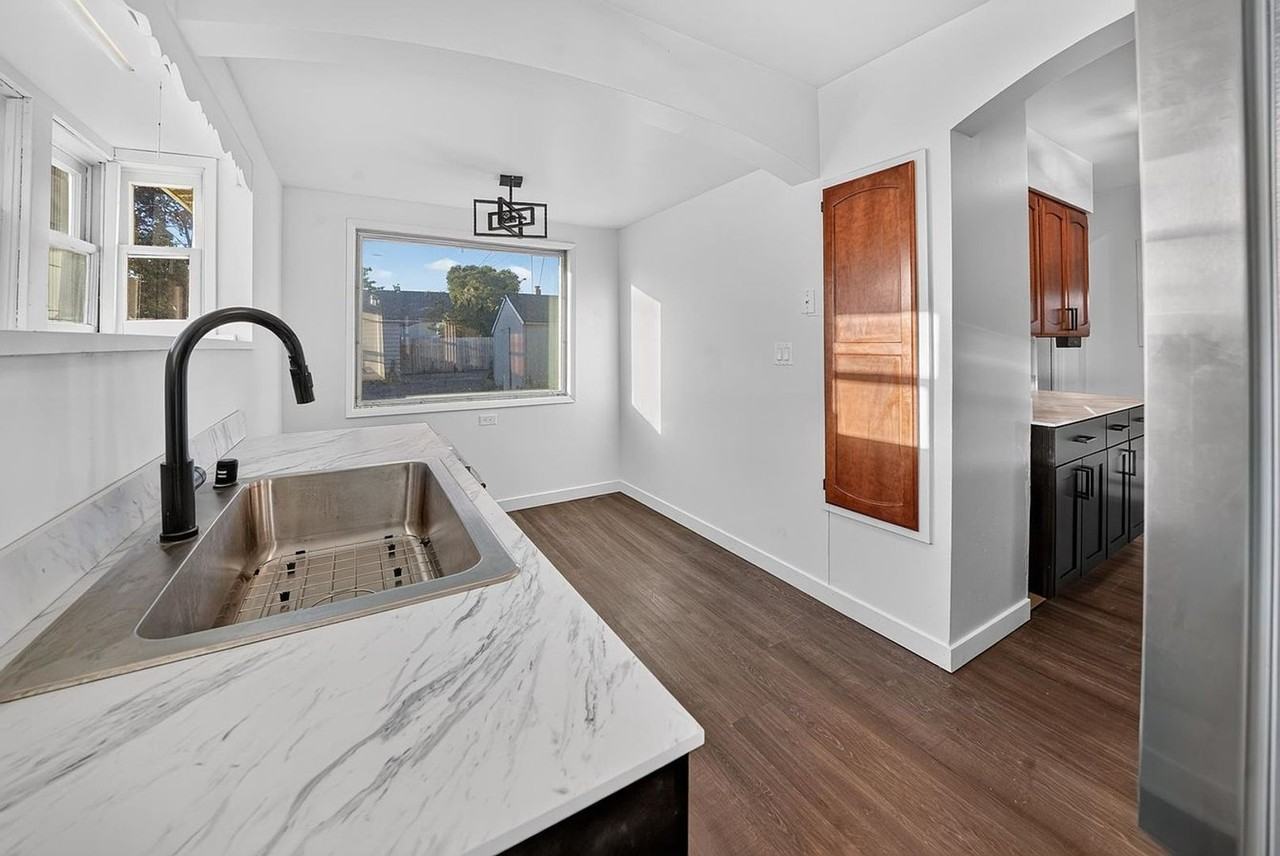 1503 E Wellesley Ave - Photo 5 of 46
