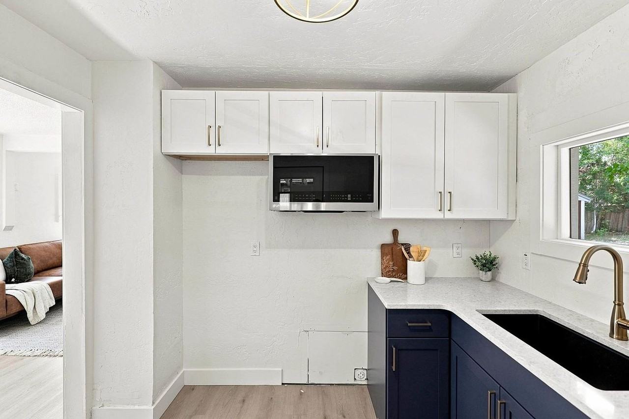 10515 E 10th Ave - Photo 2 of 32