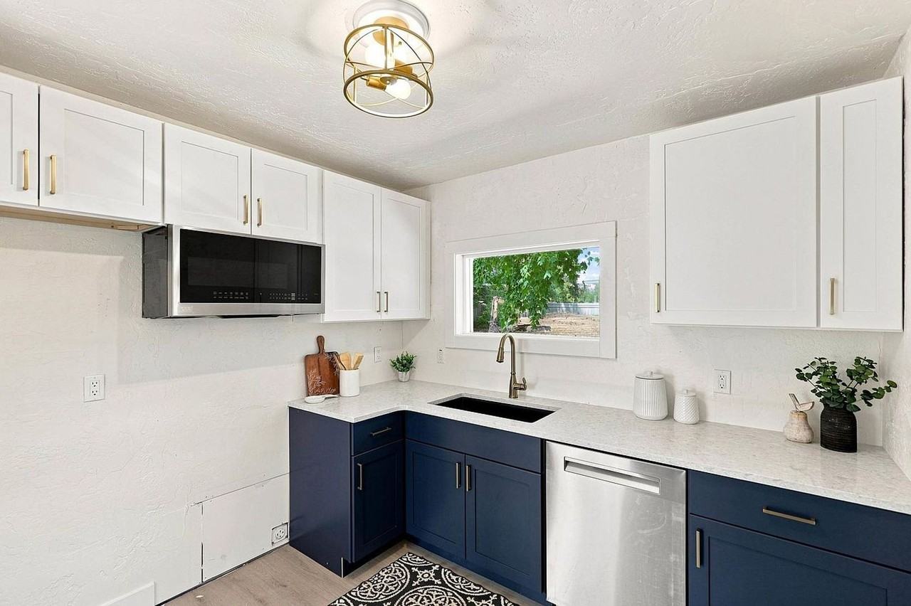 10515 E 10th Ave - Photo 3 of 32