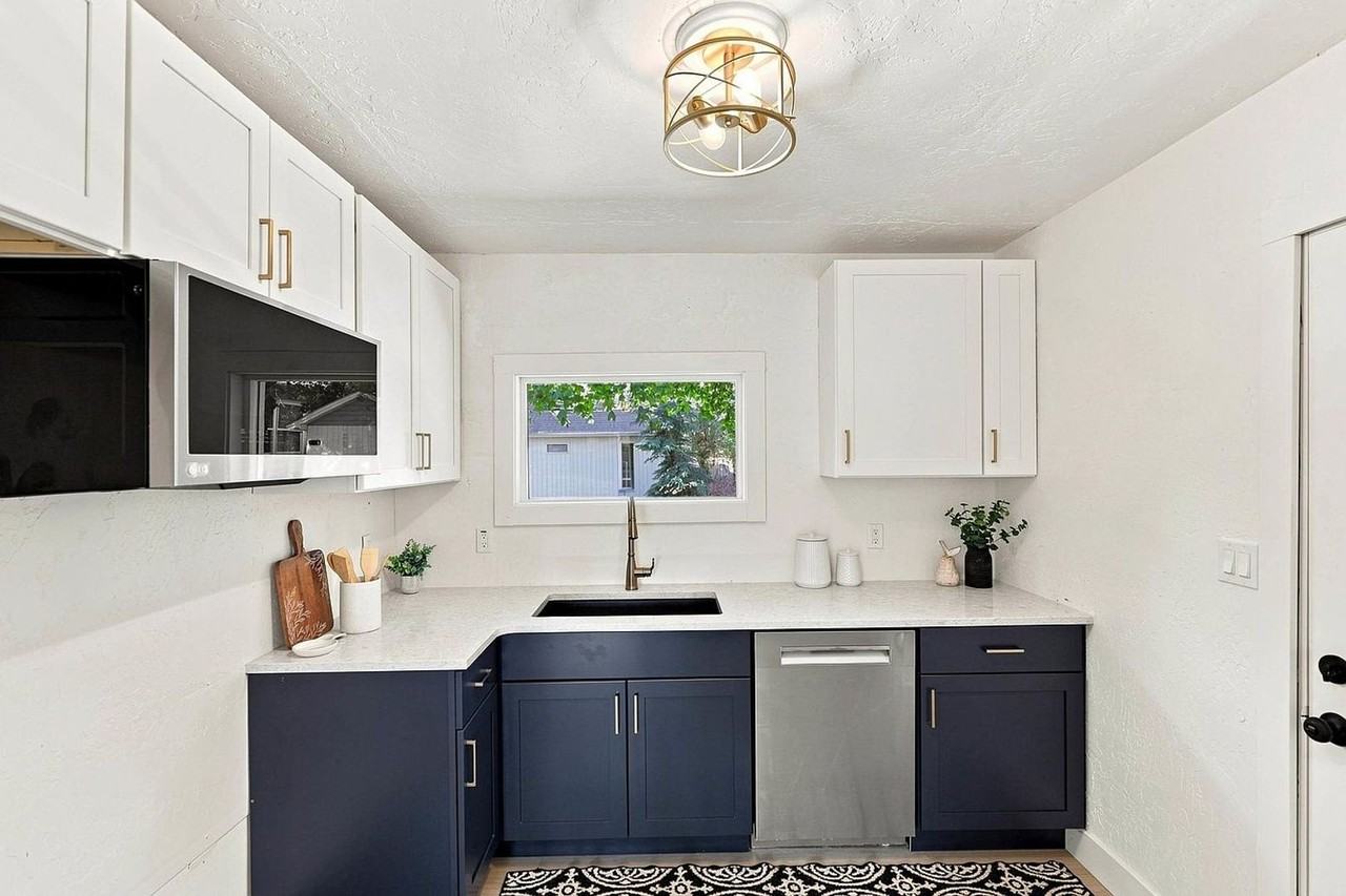 10515 E 10th Ave - Photo 5 of 32