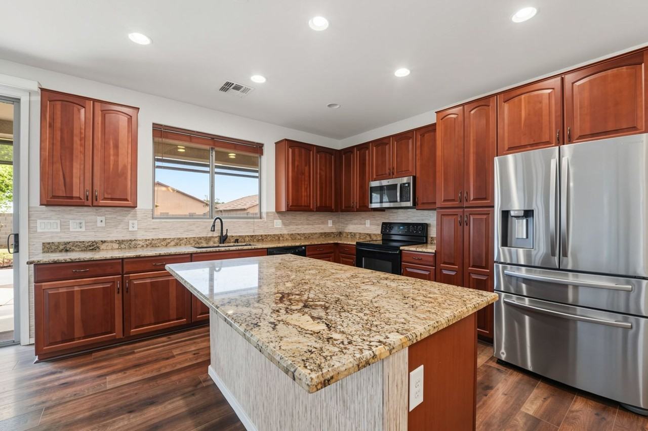 11707 W Planada Ct - Photo 7 of 30