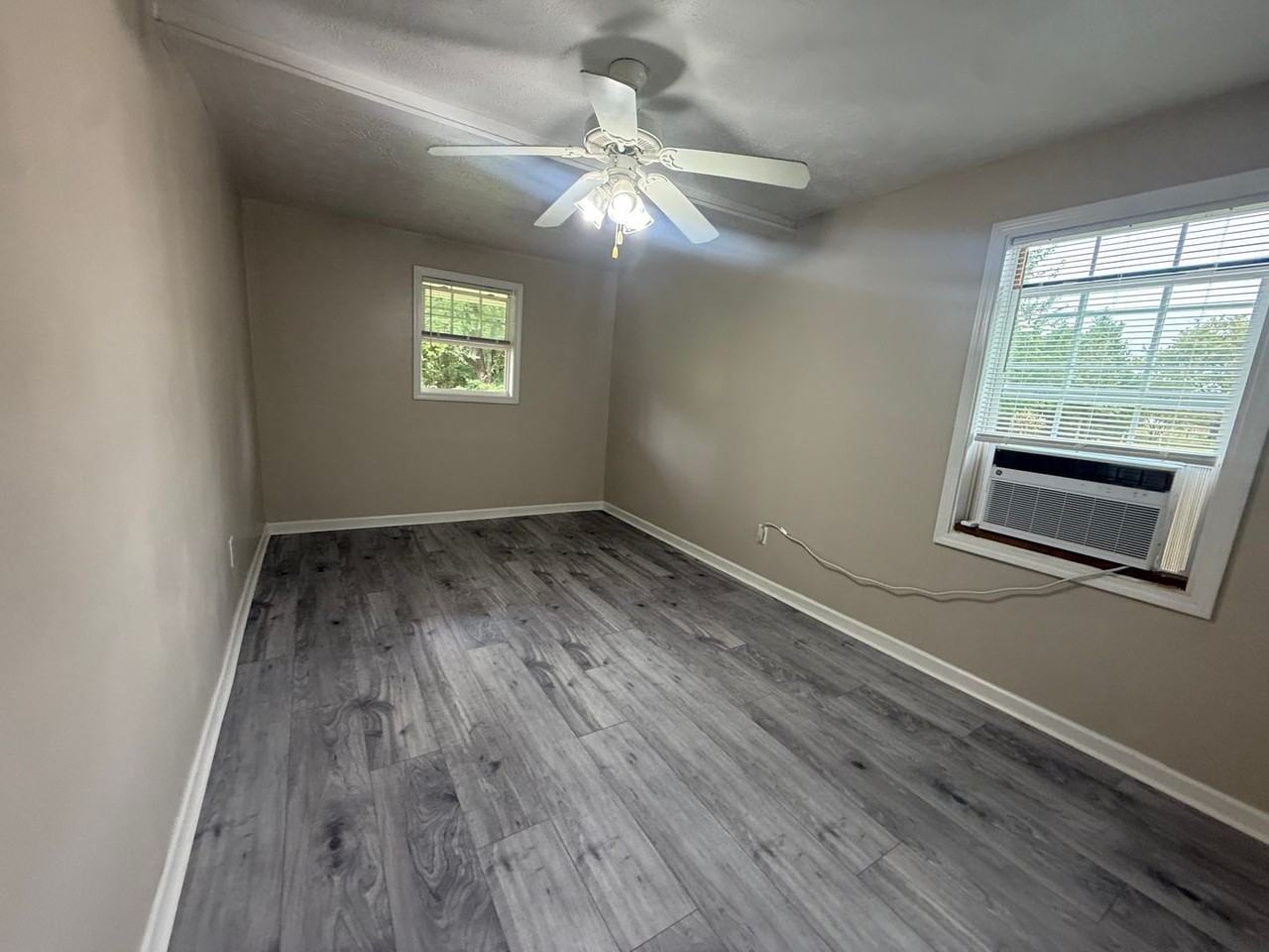 27 Todd St Ne - Photo 3 of 9