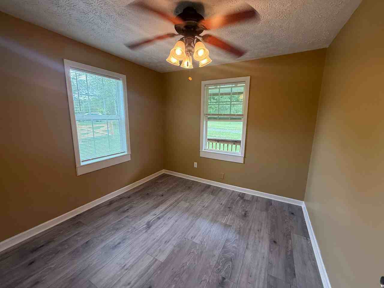 27 Todd St Ne - Photo 5 of 9