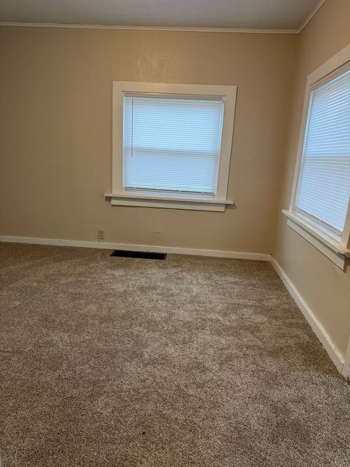 1241 S 27th St - Photo 5 of 15