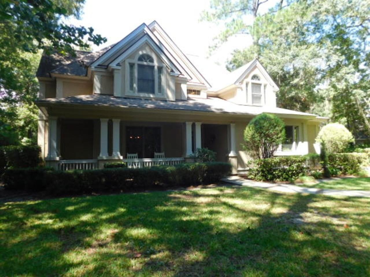 13 Sussex Ln - Photo 3 of 50