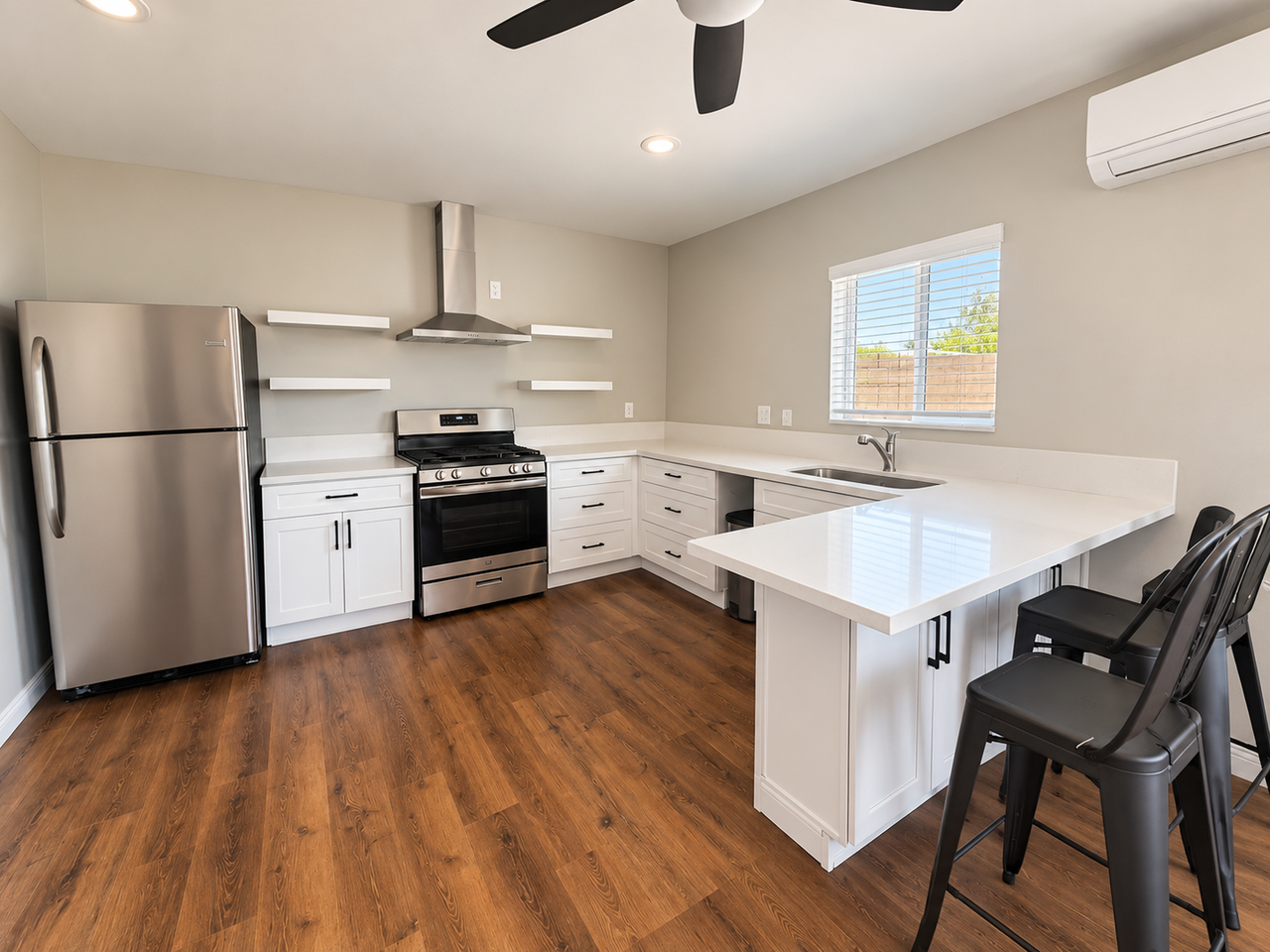 7788 1/2 Laurel Ave - Photo 3 of 9