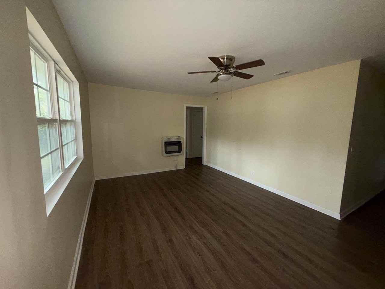 826 Shannon Cir Ne - Photo 2 of 11