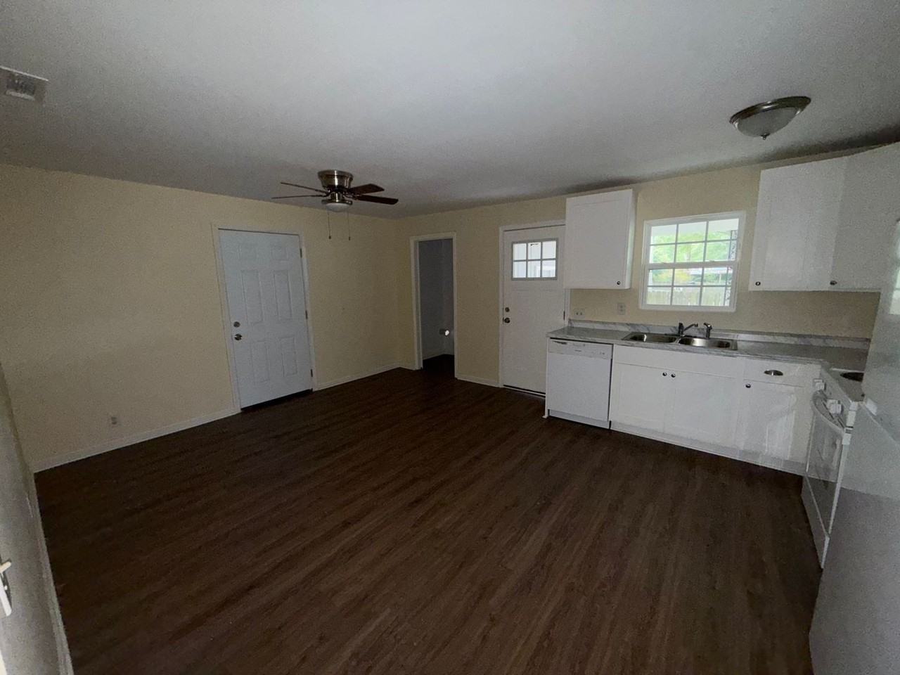 826 Shannon Cir Ne - Photo 4 of 11