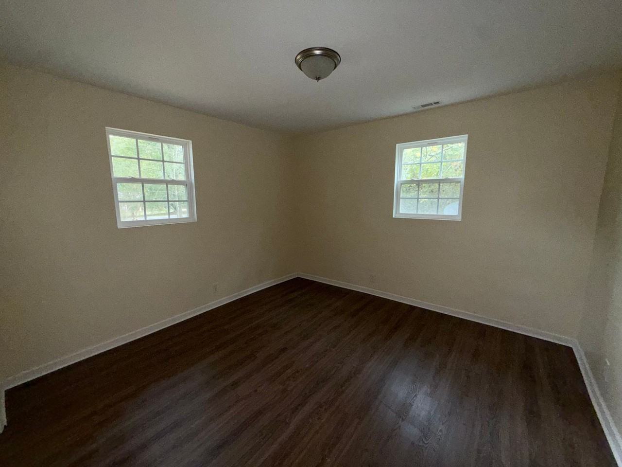 826 Shannon Cir Ne - Photo 7 of 11