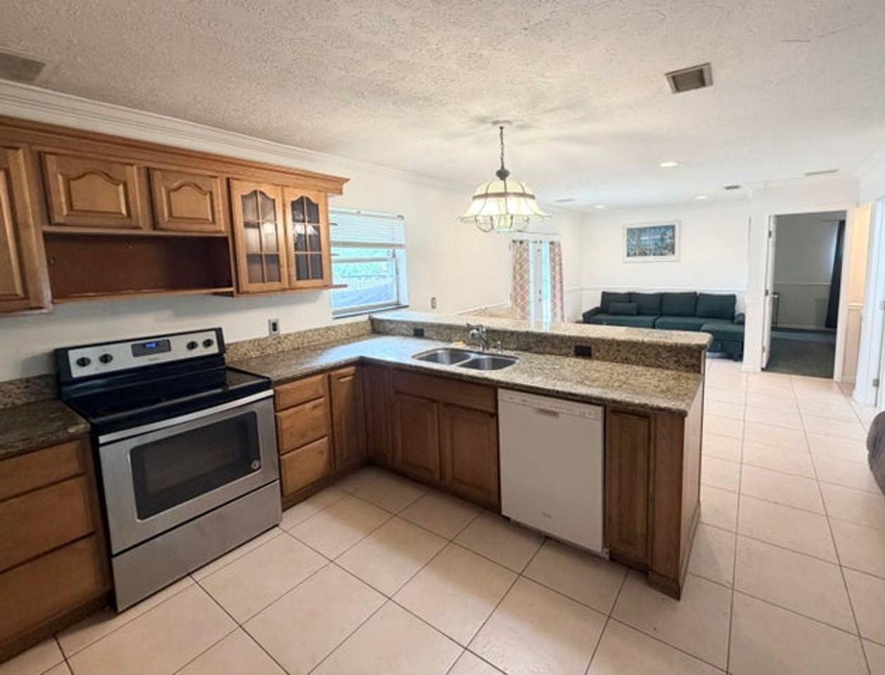 2855 Boston Ct - Photo 4 of 18